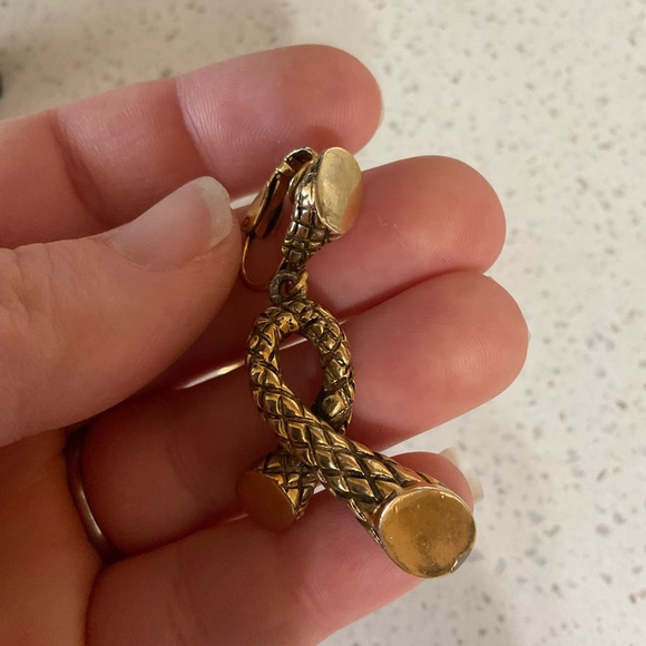 Kenneth Jay Lane Clipon Earrings - Picture 3 of 5